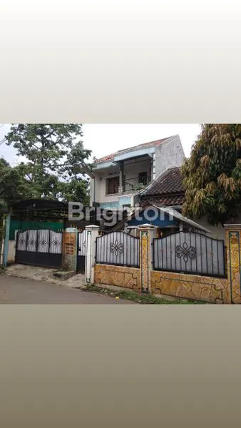 image RUMAH TINGKAT KONDISI BAGUS HALAMAN LUAS (6)