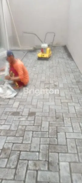 image RUMAH GRESS MINIMALIS 2 LT DI GREEN HILL CITRALAND SURABAYA (2)