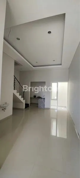 image RUMAH MODERN GRESS MINIMALIS RUNGKUT (2)