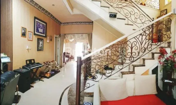 image HOT SALE RUMAH MEWAH ADA KOLAM RENANG GAYUNGSARI TIMUR DEKAT ICON MALL A YANI (4)