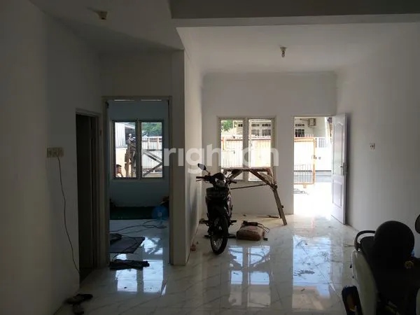 image NEW GRESS 2LANTAI WISMA MUKTI KLAMPIS ROW 2.5 MOBIL (5)