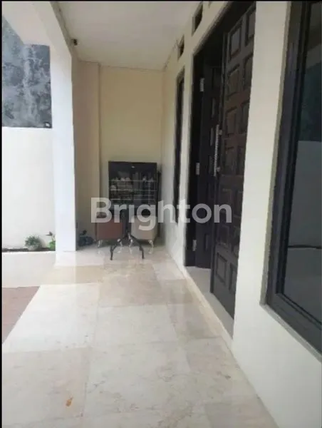 image RUMAH ASRI DAN MEWAH DILENGKAPI DENGAN KOLAM RENANG (3)