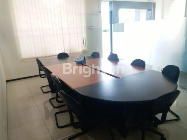 image GEDUNG KANTOR SURABAYA PUSAT (2)