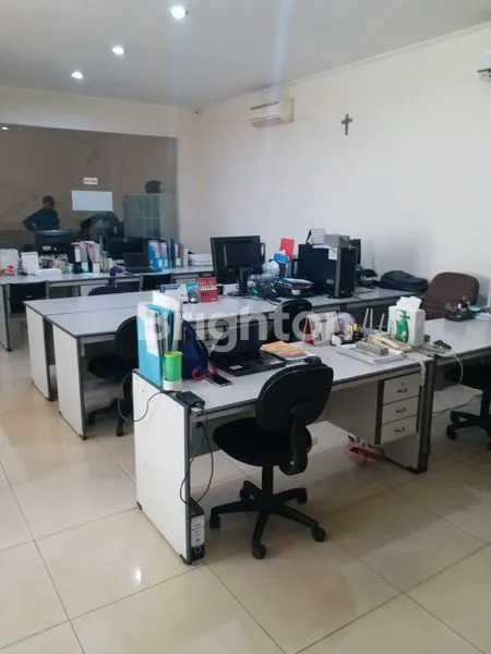 image GEDUNG KANTOR SURABAYA PUSAT (3)