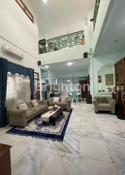 image RUMAH MEWAH FULL FURNISH 2 LANTAI TENGAH KOTA DEKAT SUNCITY (1)