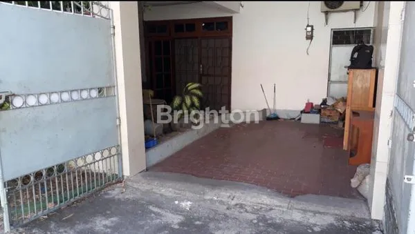 image RUMAH 2 LANTAI TERAWAT DAN SIAP HUNI - LETAK SANGAT STRATEGIS  (3)