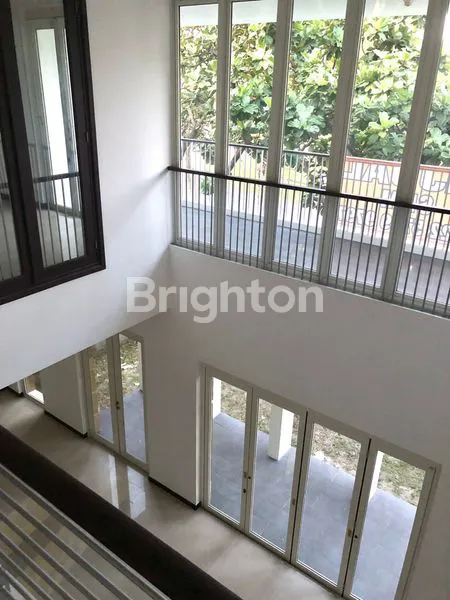 image RUMAH LANGKA 2 LT DI DIAMOND HILL SURABAYA (4)