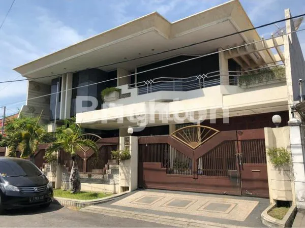 image SELANGKAH KE GALAXY MALL, RUMAH MEWAH TERAWAT DI DHARMAHUSADA INDAH, SURABAYA TIMUR (1)