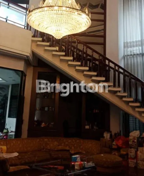 image SELANGKAH KE GALAXY MALL, RUMAH MEWAH TERAWAT DI DHARMAHUSADA INDAH, SURABAYA TIMUR (2)