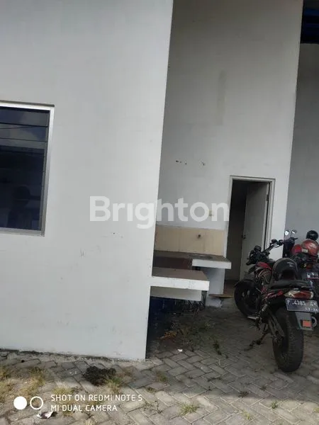 image BANGUNAN KOKOH TRNGAH KOTA  (2)