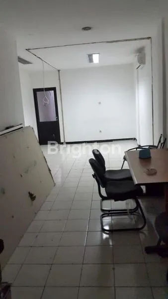 image RUKO KOMERSIL LOKASI STRATEGIS DI PUSAT KOTA SELANGKAH KE JALAN JENDRAL SUDIRMAN DAN AKSES TRANSPORTASI PUBLIK DUKUH ATAS, MENTENG JAKARTA PUSAT (3)