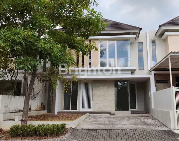 image RUMAH MINIMALIS SIAP HUNI 2 LANTAI CITRALAND DEKAT FRESH MARKET DAN GWALK (1)