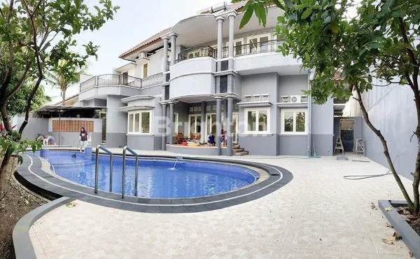 image RUMAH MEWAH 2 LANTAI DI DIENG, FULL FURNISH & KOLAM RENANG (3)