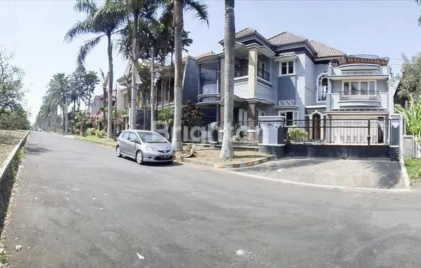 image RUMAH MEWAH 2 LANTAI DI DIENG, FULL FURNISH & KOLAM RENANG (4)