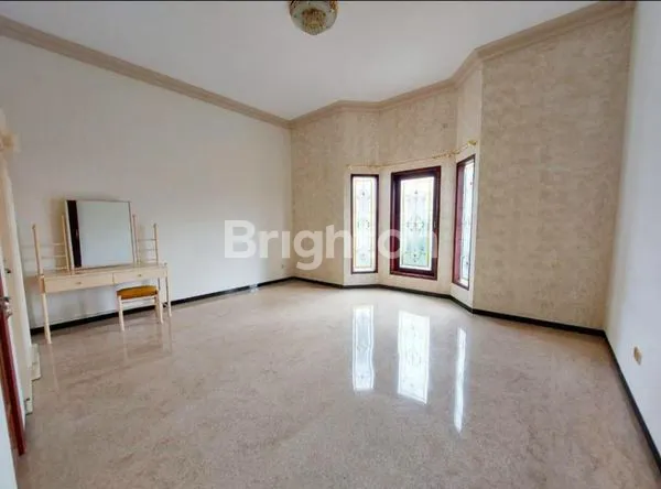 image RUMAH MEWAH FULL FURNITURE TERAWAT ONE GATE SYSTEM (6)