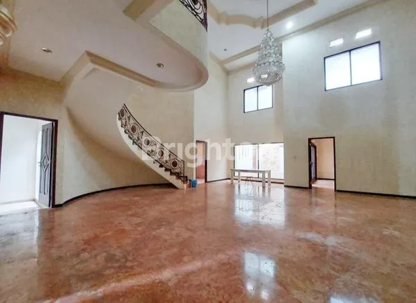 image RUMAH MEWAH FULL FURNITURE TERAWAT ONE GATE SYSTEM (1)