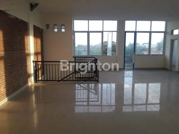 image RUKO BARU BALI SIAP PAKAI DEKAT TIARA JL GATOT SUBROTO (4)