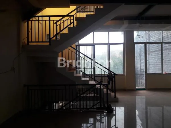 image RUKO BARU BALI SIAP PAKAI DEKAT TIARA JL GATOT SUBROTO (3)