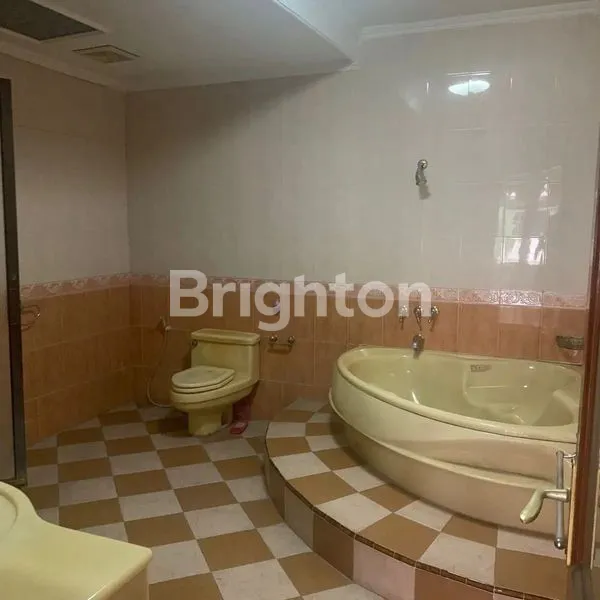 image RUMAH SECOND 2 LANTAI SANGAT TERAWAT PUSAT KOTA SURABAYA (8)