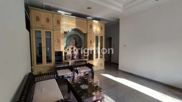 image RUMAH VILLA TAMAN GAPURA CITRALAND SURABAYA (2)