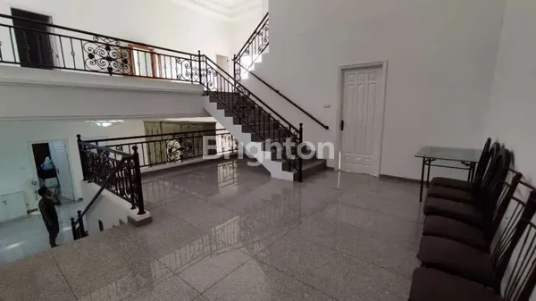 image RUMAH VILLA TAMAN GAPURA CITRALAND SURABAYA (4)