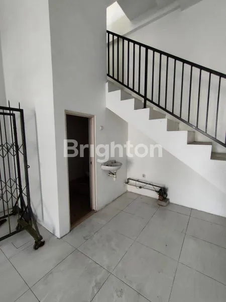 image RUKO 2 LANTAI UNTUK USAHA LOKASI SANGAT STRATEGIS DI BARAT SUNGAI KOTA KEDIRI (8)