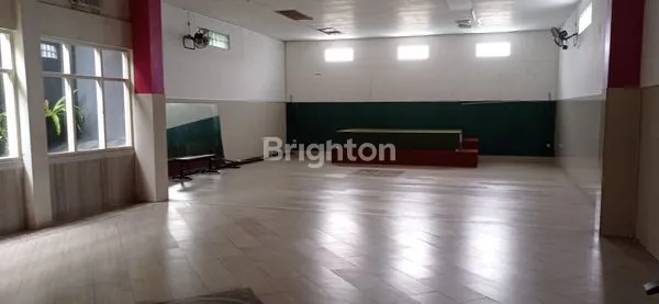 image RUMAH MEWAH DI KEDIRI (5)