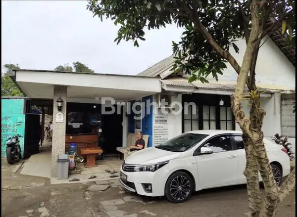 image RUMAH NYAMAN 1 LANTAI DENGAN HALAMAN YANG LUAS SIAP HUNI (1)