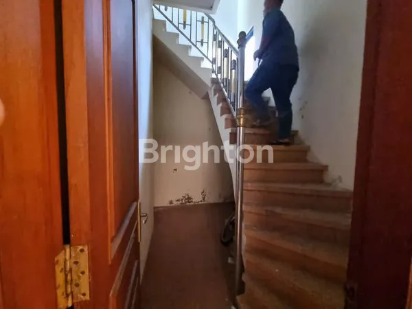 image RUMAH MEWAH TENGAH KOTA!!! MEWAH DAN SIAP!!!! (3)