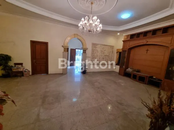 image RUMAH MEWAH TENGAH KOTA!!! MEWAH DAN SIAP!!!! (4)