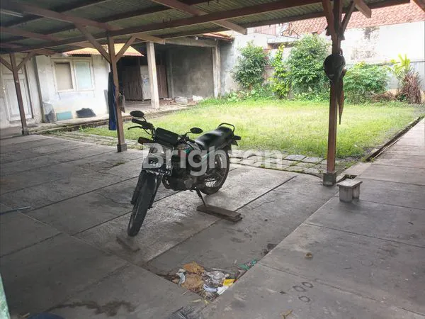 image LAPANGAN TENNIS & GEDUNG KANTOR (2)