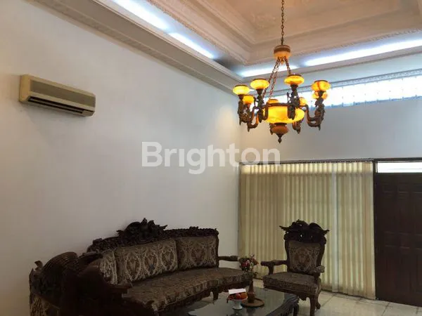 image RUMAH KLASIK DAN ASRI DI RAYA DIPONEGORO - PUSAT KOTA (2)