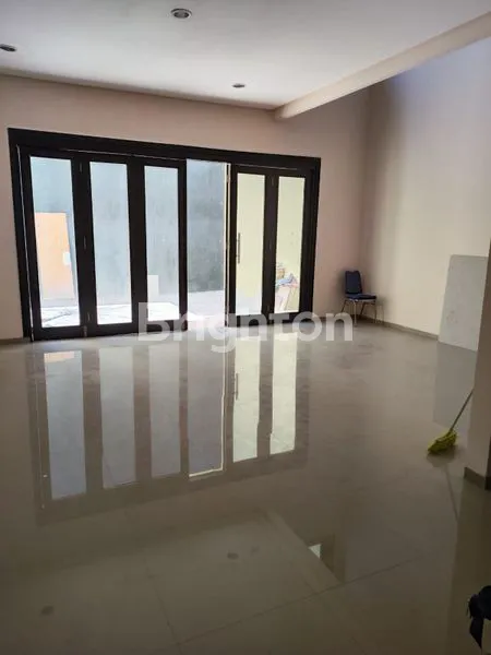 image RUMAH GRESS 2 LANTAI DI KERTAJAYA INDAH REGENCY. DEKAT KAMPUS ITS, GM, PAKUWON CITY MALL (2)