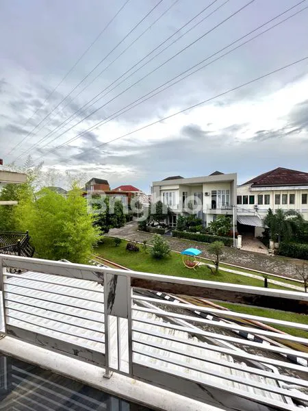 image RUMAH TOWNHOUSE FULL FURNISHED CANTIK, ELEGAN DAN MEWAH DI PERUMAHAN GRAND GARDEN DI DAERAH CELENTANG PUSAT KOTA (7)