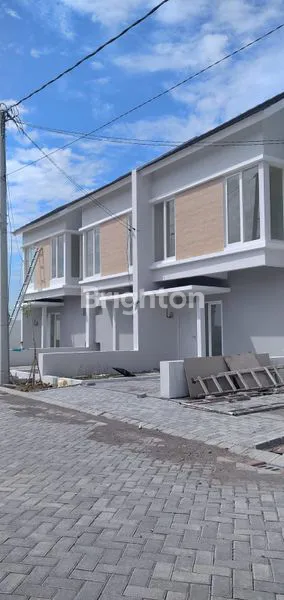 RUMAH 2 LANTAI GRESSS KINYIS KINYIS ANVAYA CEMANDI