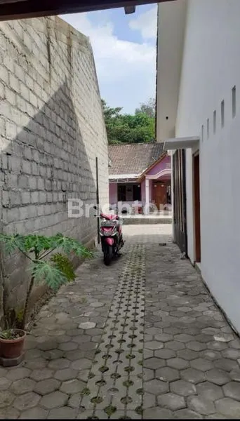 image RUMAH LUAS UTARA KIDFUNDS PINGGIR JALAN ASPAL (8)
