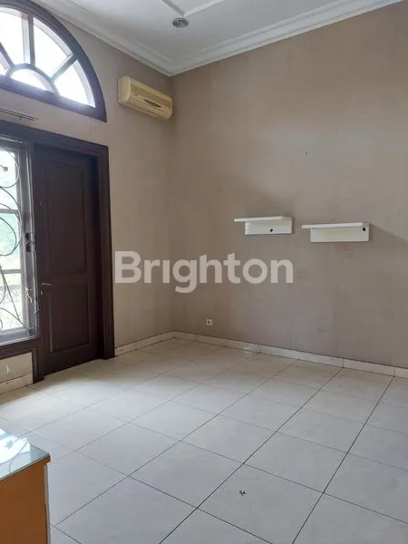 image DISEWAKAN RUMAH CENTRAL PARK (1)