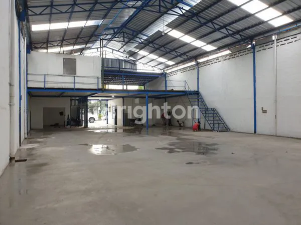 image DISEWAKAN GUDANG DI RAYA NAROGONG, PANGKALAN 6BEKASI (3)