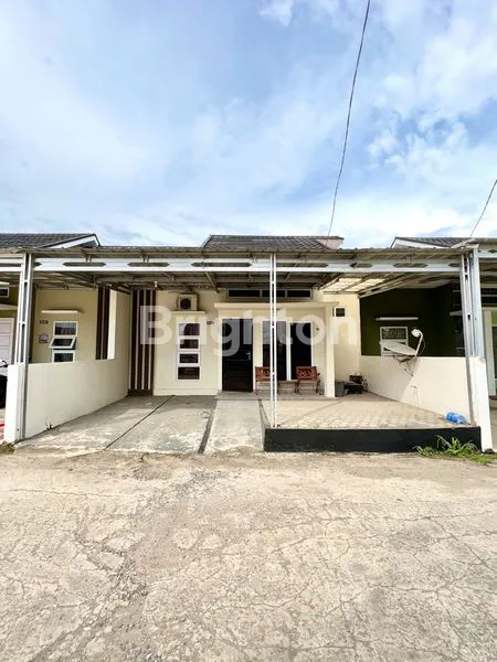 image RUMAH FULL FURNISHED CANTIK DAN NYAMAN SIAP PAKAI DI DALAM KOMPLEK CLUSTER (2)