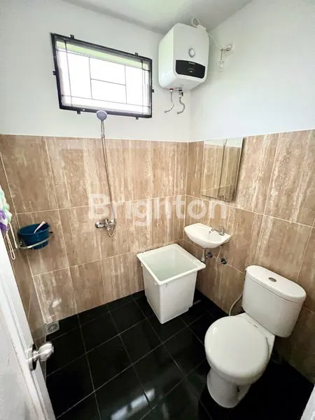 image RUMAH FULL FURNISHED CANTIK DAN NYAMAN SIAP PAKAI DI DALAM KOMPLEK CLUSTER (6)