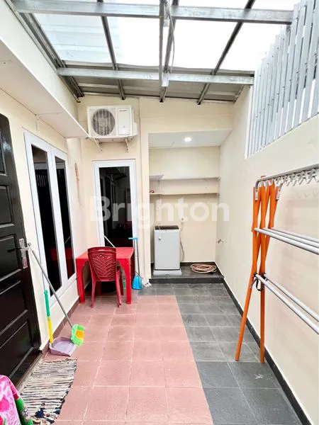 image RUMAH FULL FURNISHED CANTIK DAN NYAMAN SIAP PAKAI DI DALAM KOMPLEK CLUSTER (8)