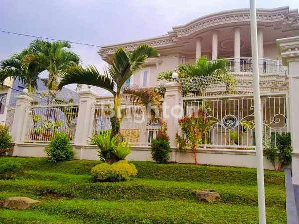 image RUMAH MEWAH BERNUANSA CLASSIC EROPA LOKASI STRATEGIS DEKAT EXIT TOL LAWANG KOTA MALANG (8)