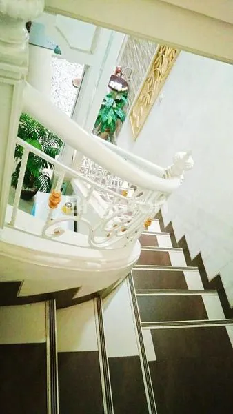 image RUMAH MEWAH BERNUANSA CLASSIC EROPA LOKASI STRATEGIS DEKAT EXIT TOL LAWANG KOTA MALANG (9)