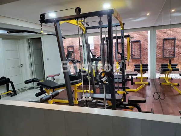 image RUMAH 3 LT FURNISHED MEWAH DAN ELEGAN DI KEDUNG BARUK SURABAYA (7)