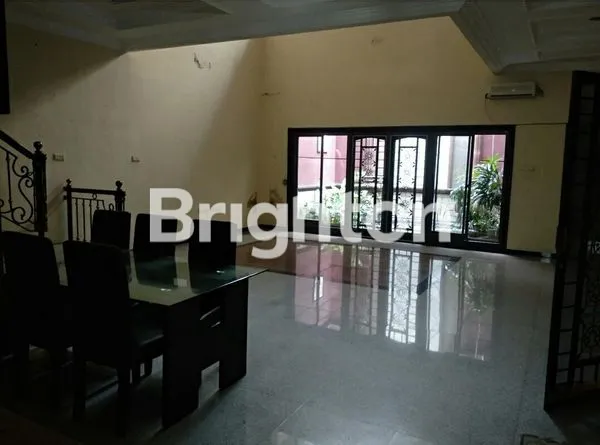 image RUMAH SIAP HUNI BAGUS TERAWAT DI PAKUWON CITY, TAMAN MUTIARA, SURABAYA (2)