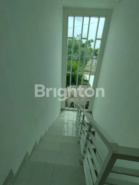 image RUMAH GREENLAND 2 LANTAI SIAP HUNI KEDIRI (1)