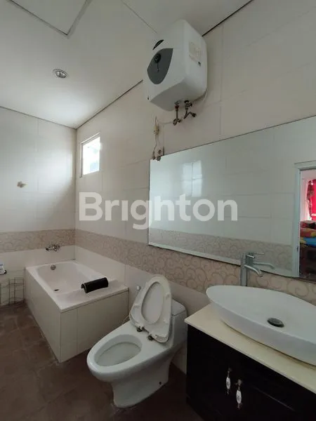 image RUMAH GREENLAND 2 LANTAI SIAP HUNI KEDIRI (4)