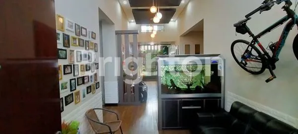 image RUMAH BANGUNAN BAGUS 3 LANTAI DI MOJOSONGO SOLO (2)