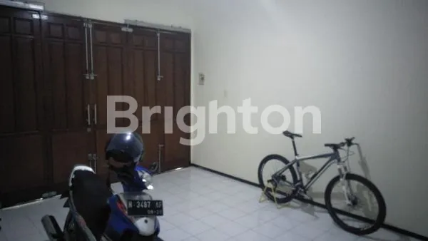 image RUMAH TERAWAT, LOKASI STRATEGIS, KAMAR BANYAK, ADA PERABOT (5)