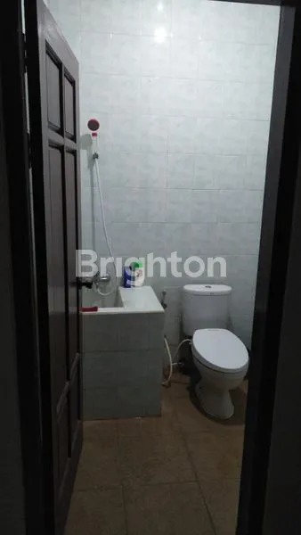 image RUMAH TERAWAT, LOKASI STRATEGIS, KAMAR BANYAK, ADA PERABOT (6)